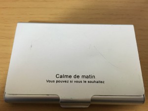 名刺入れはアーノルドパーマーと100均の2種類を持ち歩くようにしている。